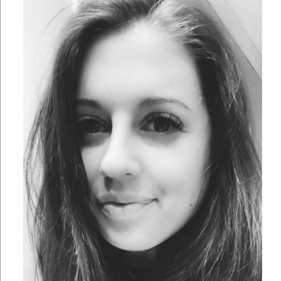 Profile Picture of Alisha Espey (@alishaespey) on Poshmark