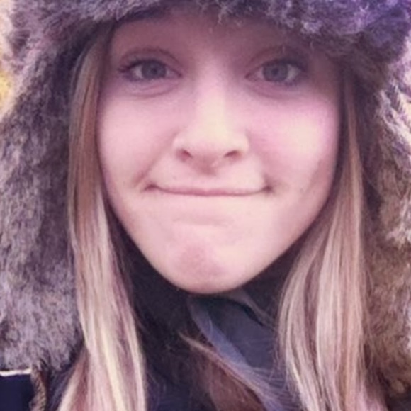 Profile Picture of Christine Leslie (@chrissyaleslie) on Poshmark