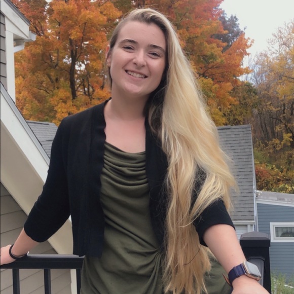 Profile Picture of Brianna Couture (@brianna_couture) on Poshmark