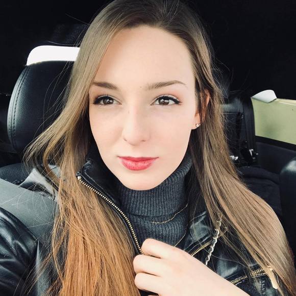 Profile Picture of Kylee Danielle (@kyleedanielle99) on Poshmark