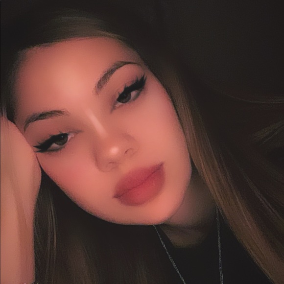 Profile Picture of Rayanna Moser (@rayannaaa_) on Poshmark