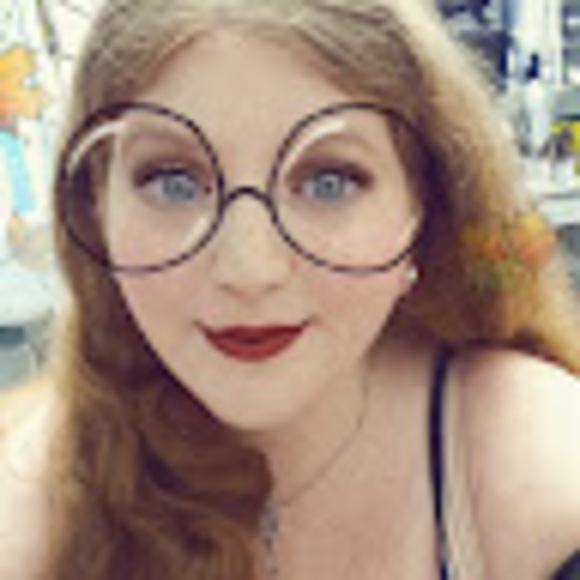 Profile Picture of Anna Dowden (@anna_dowden) on Poshmark