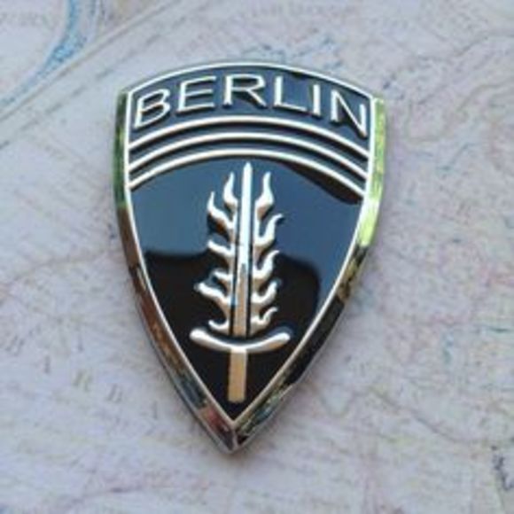 Profile Picture of Nafets Nagrom (@nafetsnagrom) on Poshmark