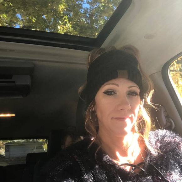 Profile Picture of Jenifer Bailey (@bmbailey2007) on Poshmark