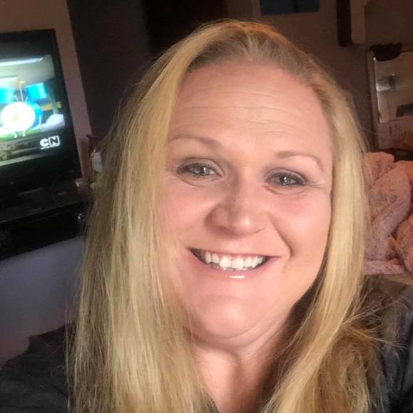 Profile Picture of Jill Pettingill (@water_lilie_01) on Poshmark