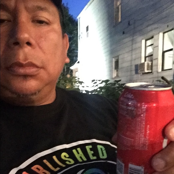 Profile Picture of Juan Vivar (@juanp2027) on Poshmark