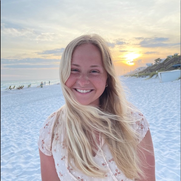 Profile Picture of Jessa Pytlinski (@jessa_pytlinski) on Poshmark