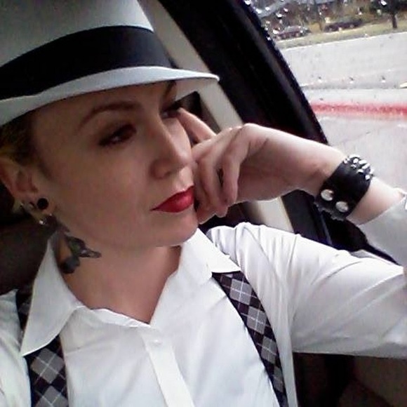 Profile Picture of Annie Carlile (@d4mnitannie) on Poshmark