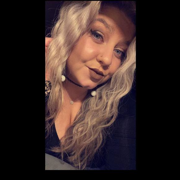 Profile Picture of Meaghan Monfreda (@meaghanmonfreda) on Poshmark