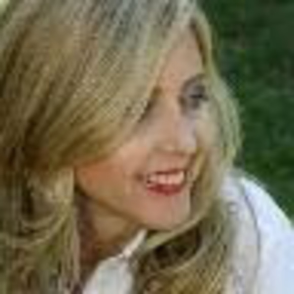 Profile Picture of Kimberly Newton (@kimberlyonewton) on Poshmark