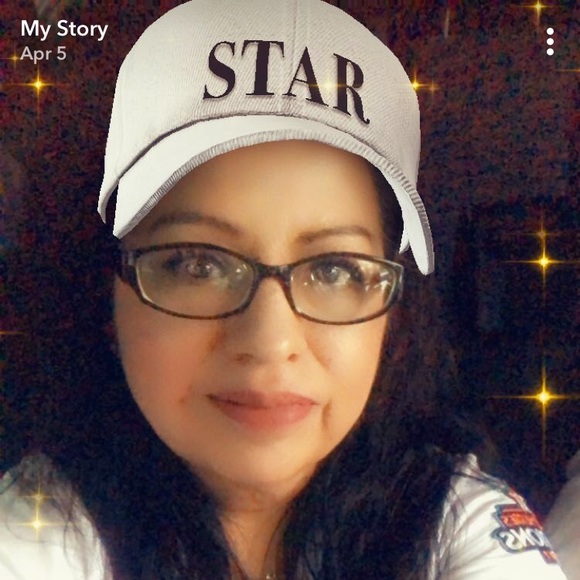 Rosemary Silva - Poshmark Profile Picture of Rosemary Silva (@silvamary2006) on Poshmark