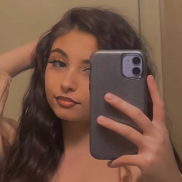 Profile Picture of Cassidy Pruitt (@cpcheers) on Poshmark