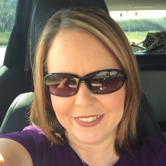 Profile Picture of Chrystal Cantrell (@ccantrell02) on Poshmark