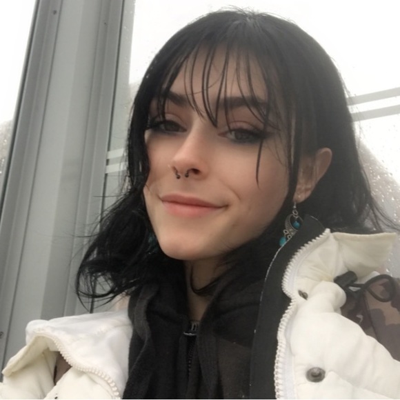 Profile Picture of Beckah Filleti (@blckbuny420) on Poshmark