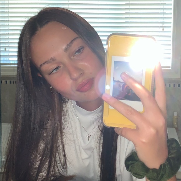 Profile Picture of Breana Beauchamp (@breanabeauchamp) on Poshmark