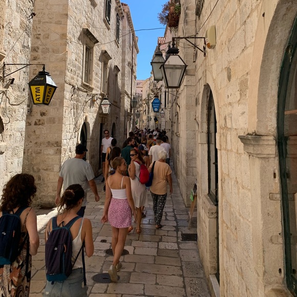 Profile Picture of Arianne Mignault (@ariannemignault) on Poshmark