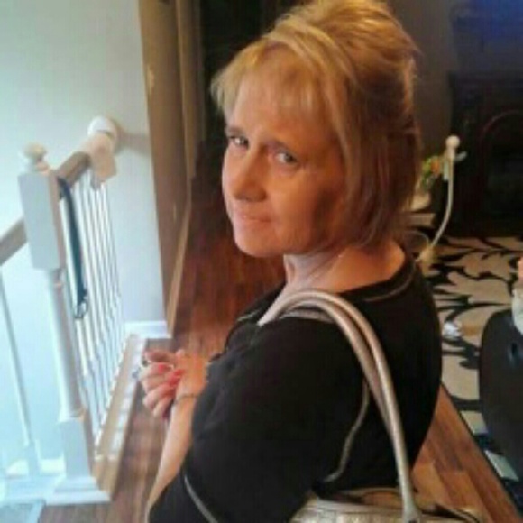 Profile Picture of Tina Rumney (@tinarumney68) on Poshmark