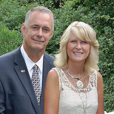 Profile Picture of David & Kim Wilkey (@DavidKimWilkey) on Twitter