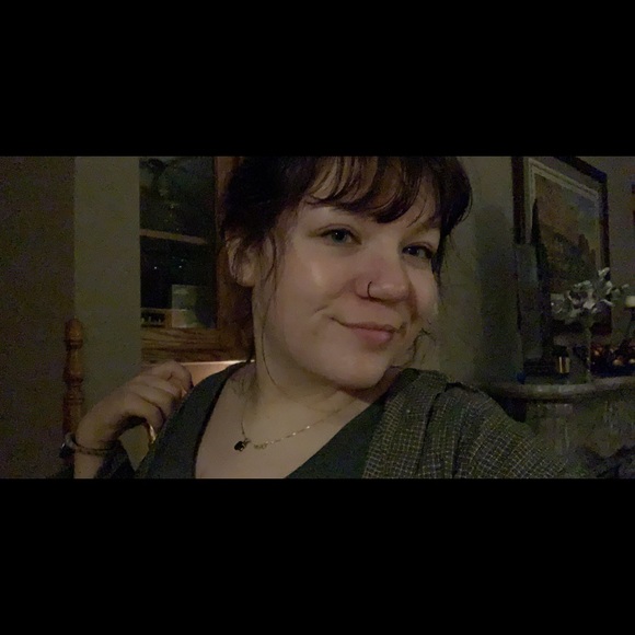 Profile Picture of Alicia Stanisch (@aliciastanisch) on Poshmark