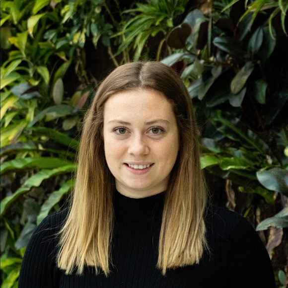 Profile Picture of Julie Naugler (@julienaugler) on Poshmark