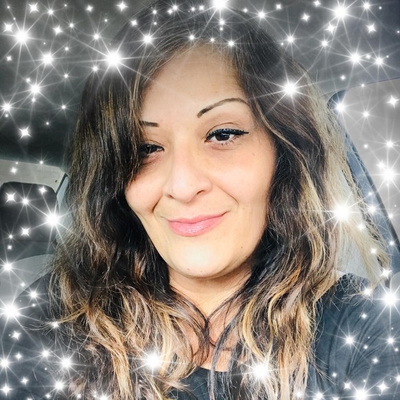 Profile Picture of Dina Giokas (@dinagiokas) on Poshmark