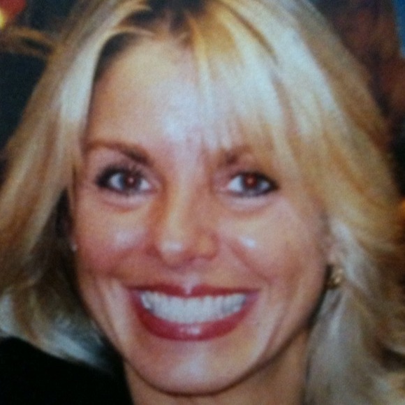 Profile Picture of Jo Fowler (@fowler3385) on Poshmark