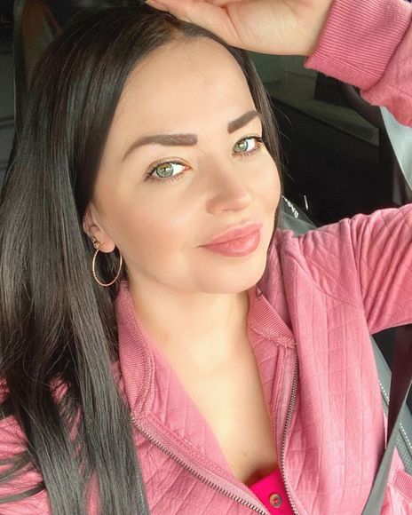 Profile Picture of Camila Liu (@ca324274) on Poshmark