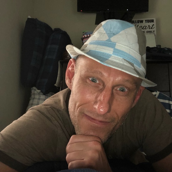 Profile Picture of Tom Teter (@tomtkc) on Poshmark