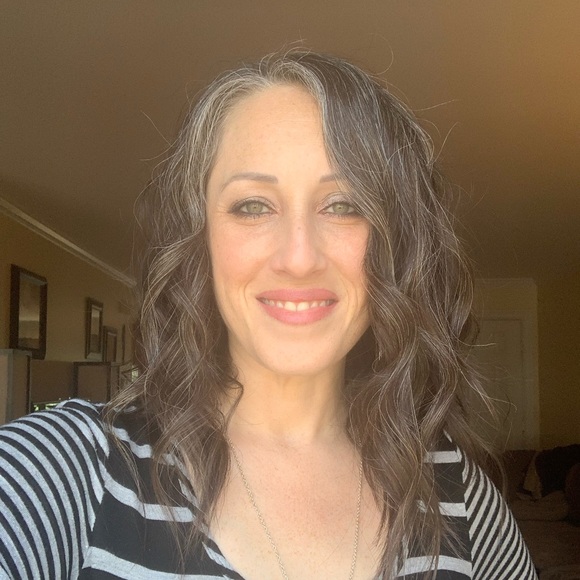 Profile Picture of Heather Brissette (@hfce427) on Poshmark