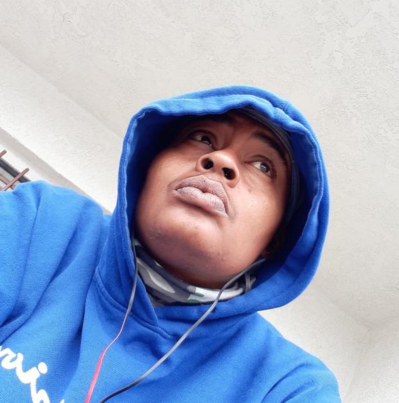 Profile Picture of Andrea Craig (@andreacraig80) on Poshmark