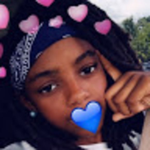 Profile Picture of Arii's Globe (@pyt_ariii) on Poshmark
