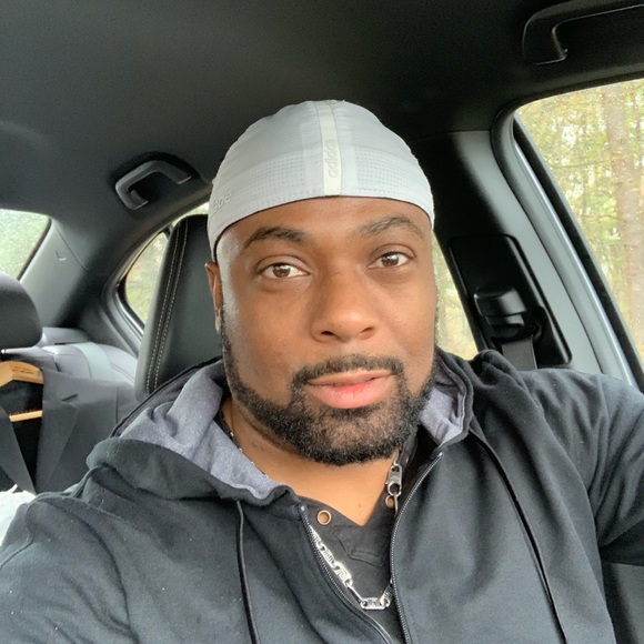 Profile Picture of Troy D (@troyd860) on Poshmark