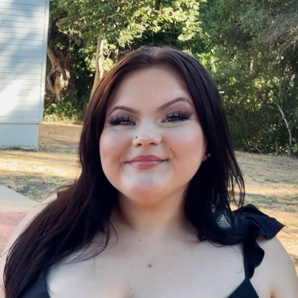 Profile Picture of Julia Rehwaldt (@julia_rehwaldt) on Poshmark