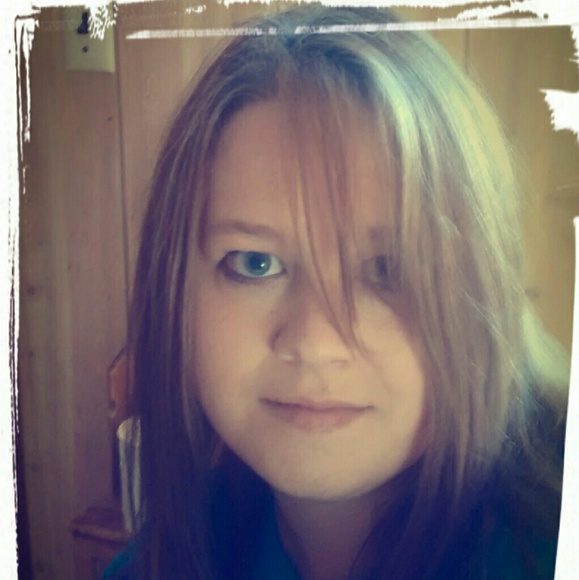 Profile Picture of Rebecca Gibbs (@becky_gibbs_32) on Poshmark