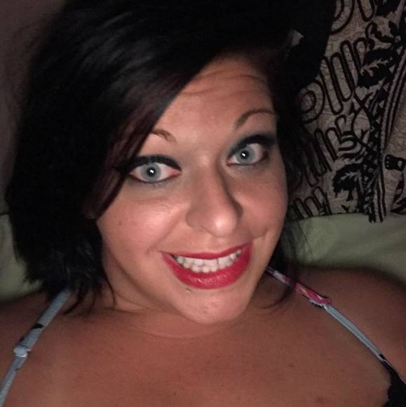 Profile Picture of Jessica Rollinger (@jessrollinger) on Poshmark