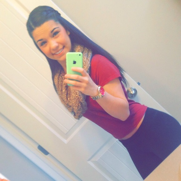 Profile Picture of Hannah Alldredge (@hannahmae74) on Poshmark