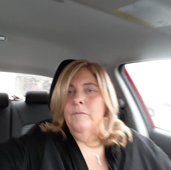 Lorie Trudell - Poshmark Profile Picture of Lorie Trudell (@tpuffy) on Poshmark