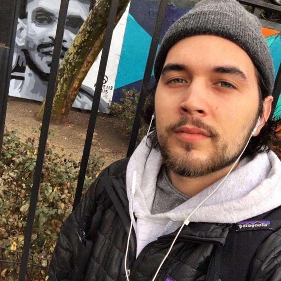 Profile Picture of Nicholas Ruiz (@nicruiz90) on Poshmark