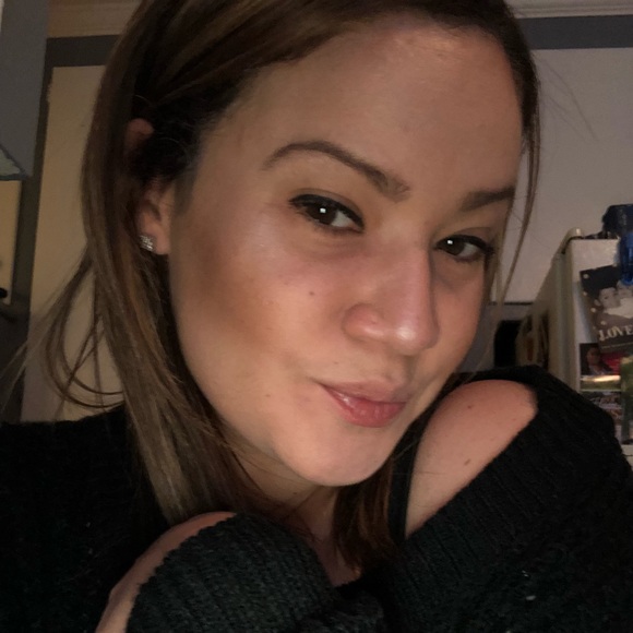Profile Picture of Loilyn Pantoja (@loilynp) on Poshmark