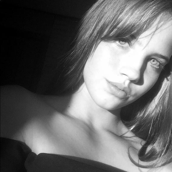 Profile Picture of Taylor Rathfon (@taylorrathfon) on Poshmark
