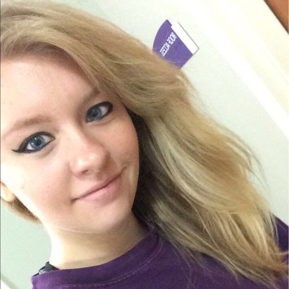 Profile Picture of Mattie Roberts (@mattiemarier) on Poshmark