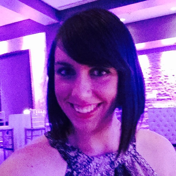 Profile Picture of Meredith Cook (@mleigh603) on Poshmark