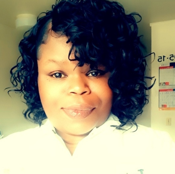 Profile Picture of Vantazia Goodman (@vantaziag) on Poshmark