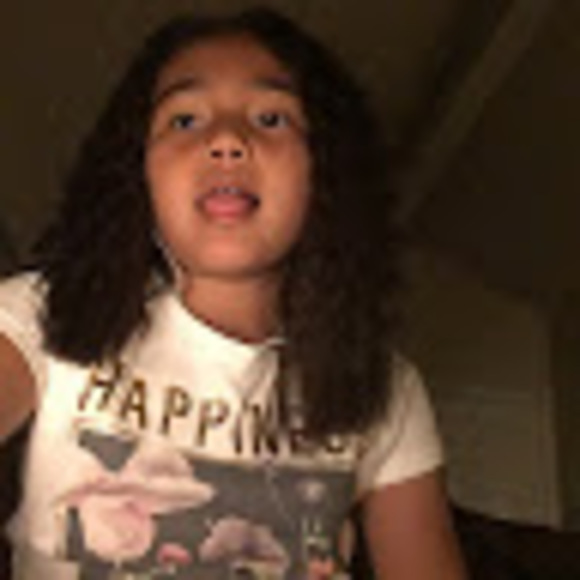 Profile Picture of Alexandria Garces (@alexandriagarce) on Poshmark