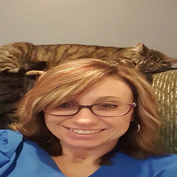 Profile Picture of Stacie Campbell (@eyenoeyes76) on Poshmark