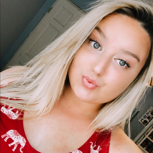 Profile Picture of Jade Greer (@jadegreer222) on Poshmark