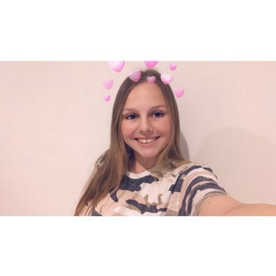 Profile Picture of Carly Keane (@carlykeanee) on Twitter