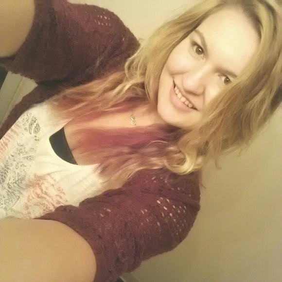 Profile Picture of Erika Steinmetz (@angel21898) on Poshmark