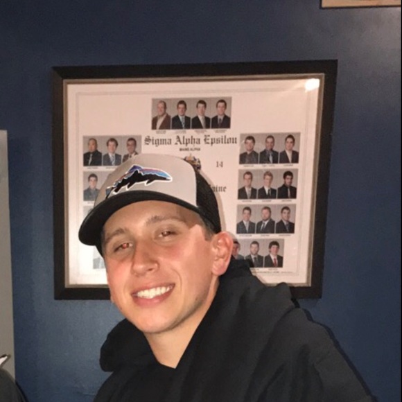 Profile Picture of Garth Clements (@gclements2) on Poshmark