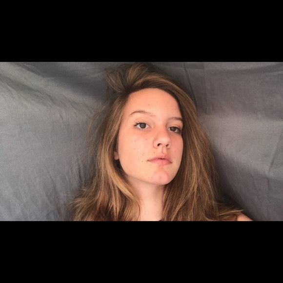 Profile Picture of Hannah Beaty (@haanny) on Poshmark